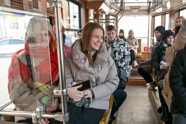 Первыми пассажирами ретротрамвая в Нижнем Тагиле стали школьники