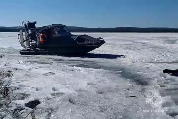 В Свердловской области на озере Таватуй утонул рыбак