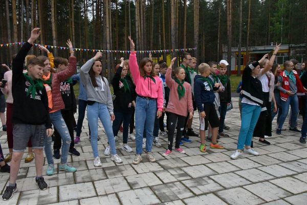 Играли, загорали, ходили в походы: в летних лагерях области отдохнули почти 200 тысяч детей