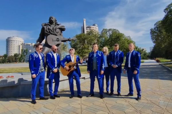 В Екатеринбурге артисты белорусского ансамбля «Песняры» почтили память Владимира Мулявина