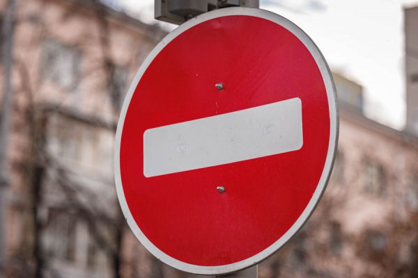 В Екатеринбурге строители закроют движение транспорта по улице Викулова