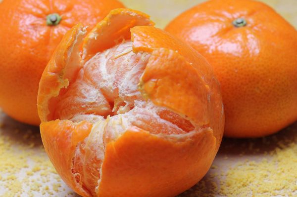 Роспотребнадзор предупредил об опасных для здоровья мандаринах, гранатах и винограде