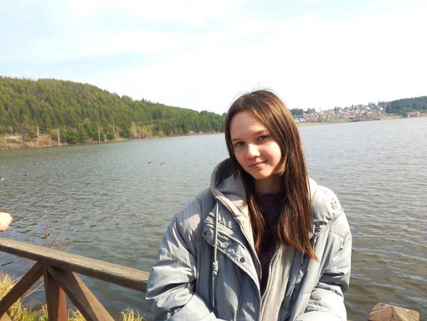 Школьницу с редким заболеванием сосудов головного мозга вылечили свердловские врачи