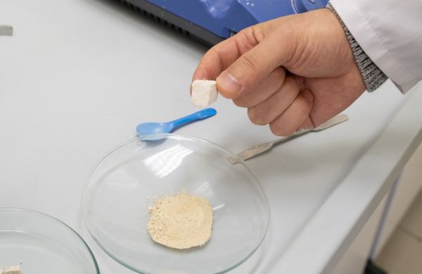 В УрФУ создали адсорбент для очистки сточных вод на автомойках