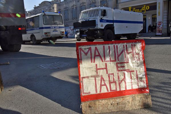 С жителей дома на Широкой Речке неизвестные требовали по 70 рублей за парковку