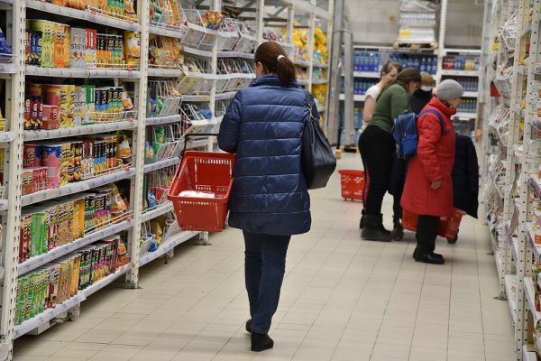 На Среднем Урале ускорился рост цен на продукты и промтовары