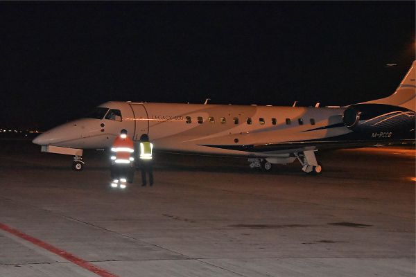 Из-за сообщения о заминировании в Кольцово проверяют самолет до Сургута