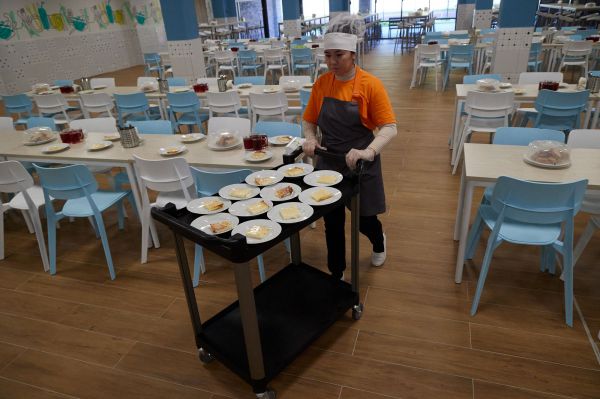 В Екатеринбурге разработают два варианта меню для школьников