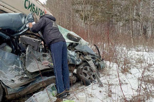 Под Богдановичем женщина на Honda выехала на встречку и врезалась в фуру