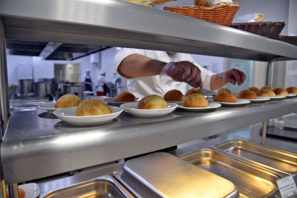 В Роспотребнадзоре рассказали, в каких магазинах свердловчанам могут продать несъедобный хлеб