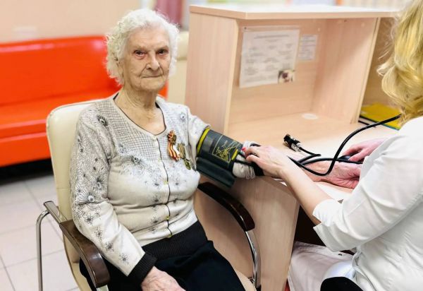 В свердловском госпитале для ветеранов войн завершили реабилитацию двух тружениц тыла в преддверии 9 мая
