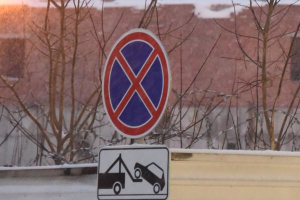 В Екатеринбурге запретят парковаться на улице Фонвизина и в переулке Саперов