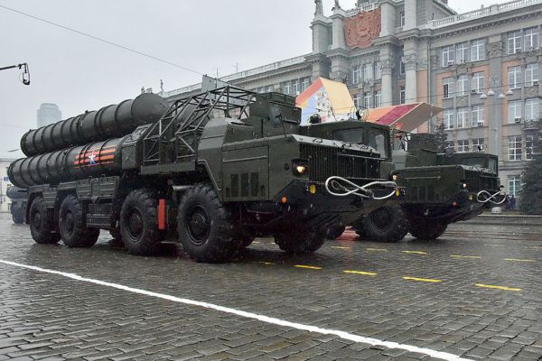 Военные показали новинки боевой техники на параде в Екатеринбурге