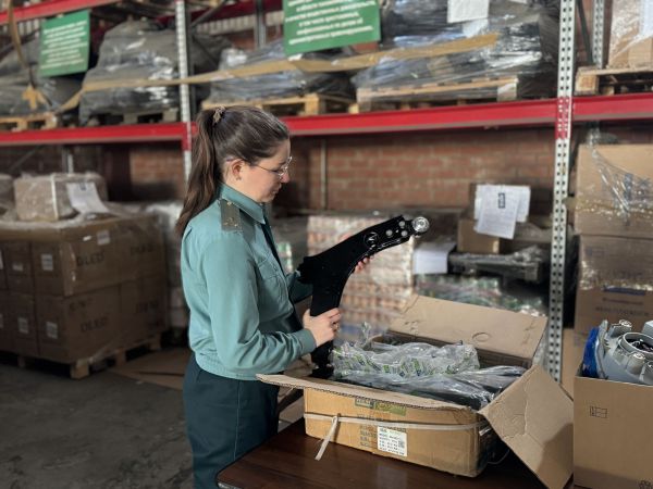 Екатеринбургские таможенники изъяли 6 тонн незадекларированных автозапчастей