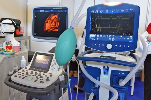 Свердловская область направила в Индию шесть тонн медоборудования для борьбы с COVID-19