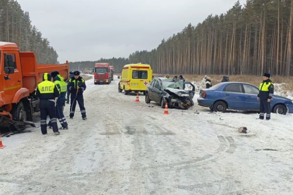 Движение по Тюменскому тракту полностью перекрыли из-за ДТП