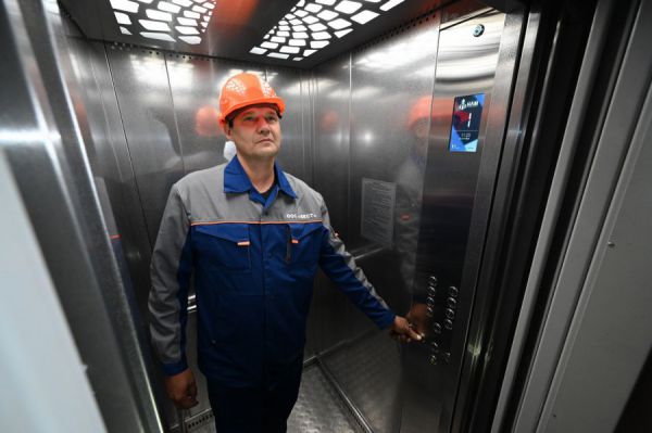 Екатеринбург и Нижний Тагил получат еще 56 млн рублей на замену лифтов