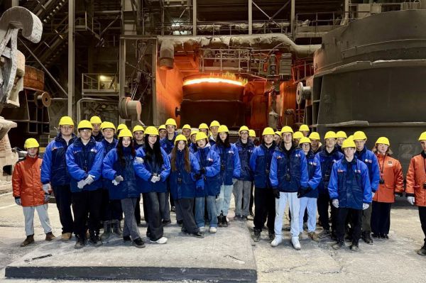 Труба зовет: будущие специалисты побывали на заводе