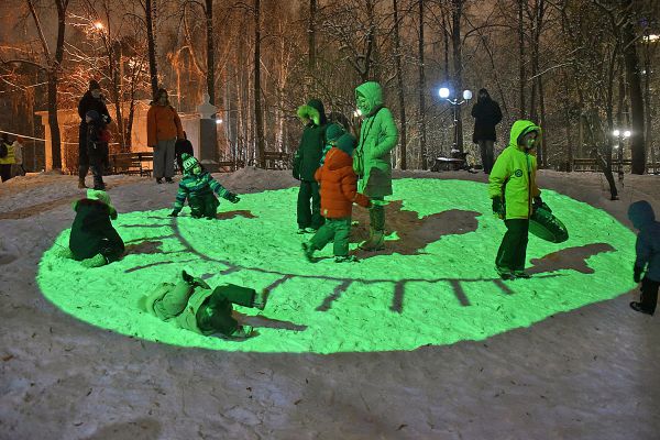 Фоторепортаж: в Екатеринбурге открылся фестиваль-разминка «Не темно»