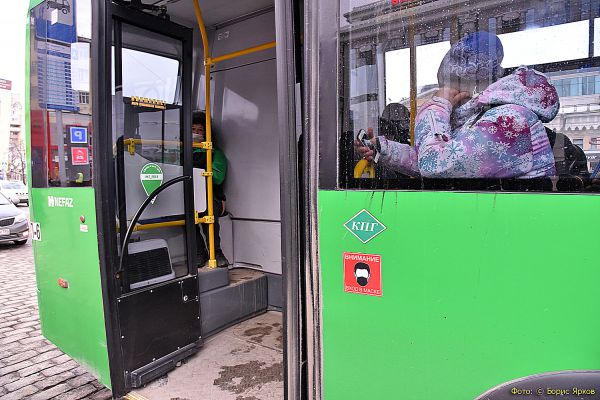 Прокуратура выявила виновных в том, что несовершеннолетняя девочка уехала на маршрутке в Солнечный