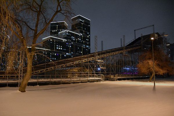 В парке Маяковского построили самую высокую ледяную горку в Екатеринбурге