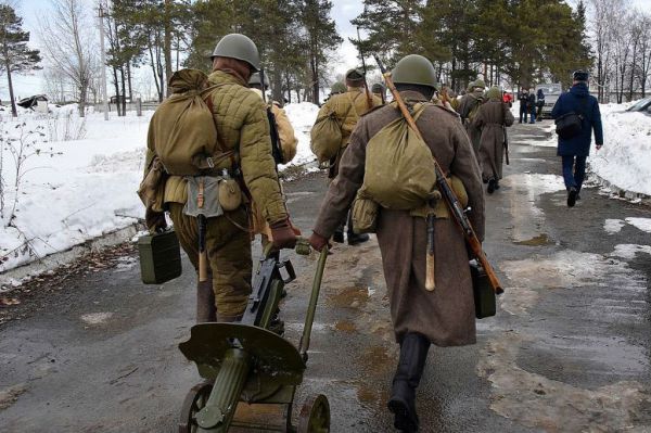 В Каменске-Уральском обновили мемориал работникам алюминиевого завода, погибшим во время Великой Отечественной