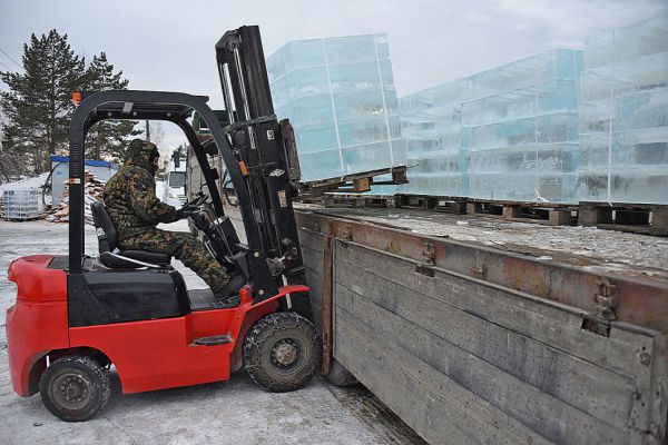 В Екатеринбурге начали строить Ледовый городок за 26 миллионов