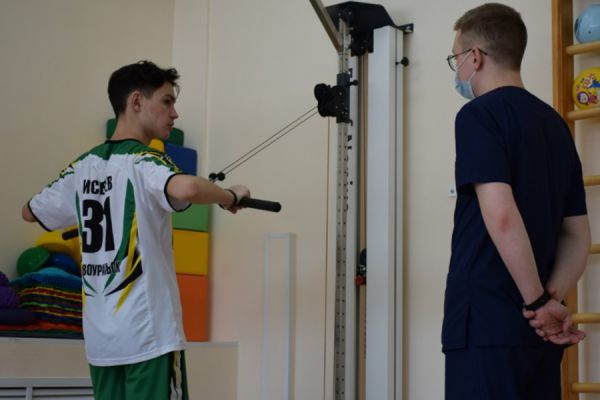 Свердловские медики спасли юного хоккеиста, пострадавшего в жутком ДТП под Новоуральском