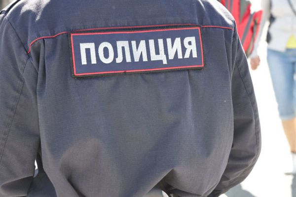 В Нижнем Тагиле 20-летнего граффитчика заставили отмывать разрисованные им остановочные павильоны