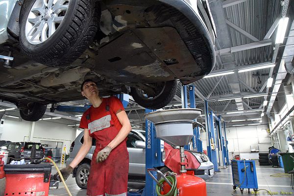 Суд обязал УК заплатить почти 60 тысяч рублей за упавшее на автомобиль дерево