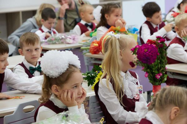 С днем знаний! Для 550 тысяч свердловских школьников начался новый учебный год