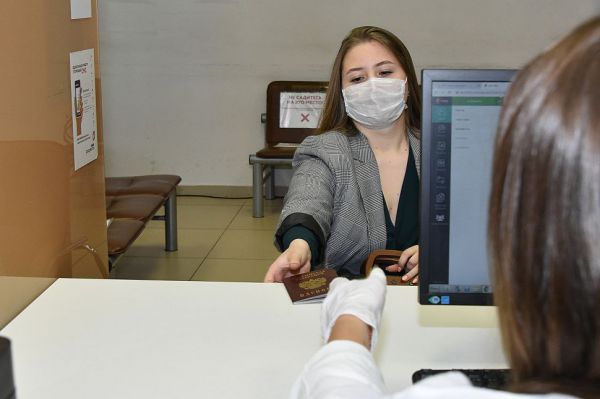 20 и 45-летние россияне смогут поменять паспорт в течение трех месяцев