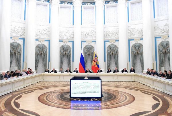 Глава государства проводит очередную встречу с рабочей группой по внесению поправок в Конституцию РФ