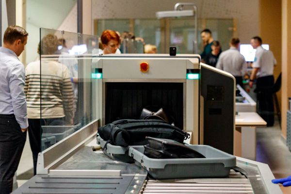 «Доля нарушителей мала». В каникулы при вылете за рубеж уральцы были законопослушны и соблюдали все правила