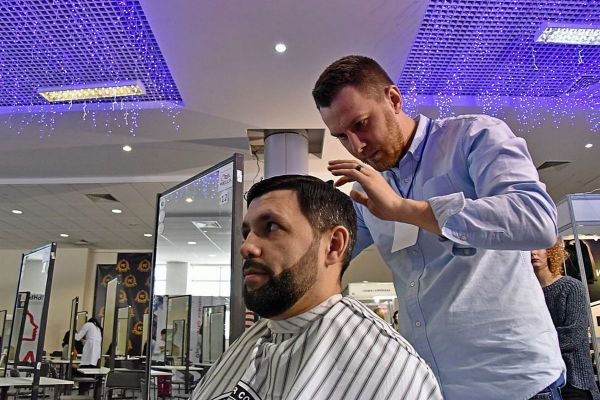 В Екатеринбурге стремительно открываются новые парикмахерские и мастерские
