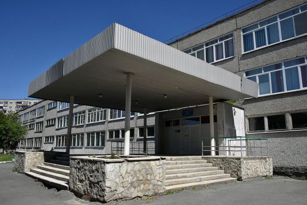 Суд оштрафовал директора екатеринбургской школы за отсутствие дверей в туалетах