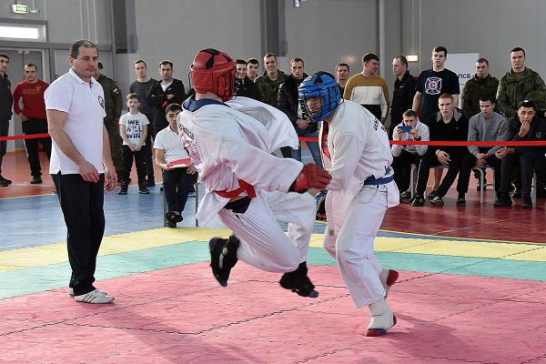 Фоторепортаж: как армейские бойцы сошлись в рукопашном бою