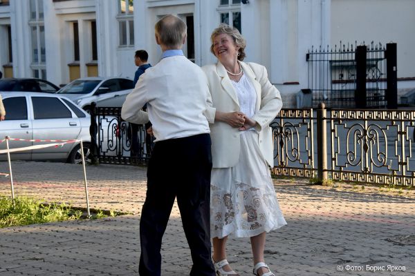 Лекции, консультации врачей, бесплатные музеи: свердловчане в шестой раз отметят День пенсионера