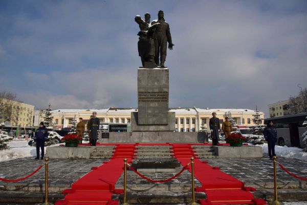 Свердловчане отметили 82-ю годовщину создания Уральского добровольческого танкового корпуса