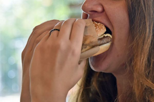 Свердловчане стали больше тратить на онлайн-покупки, развлечения и еду