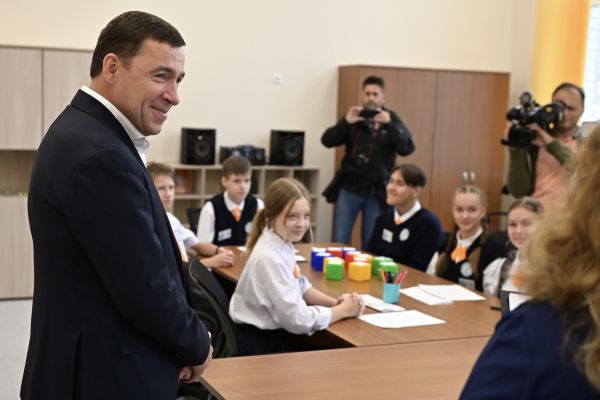 В новой школе Берёзовского первый урок провел губернатор