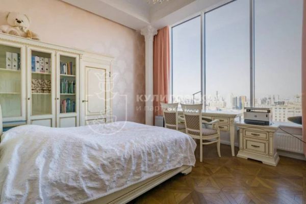 В Екатеринбурге за 39 млн продают пентхаус с панорамными окнами