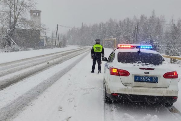 Север Свердловской области замело снегом