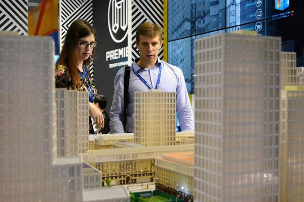 «Зелёная» энергия и битва роботов: в Екатеринбурге открылся строительный форум 100+