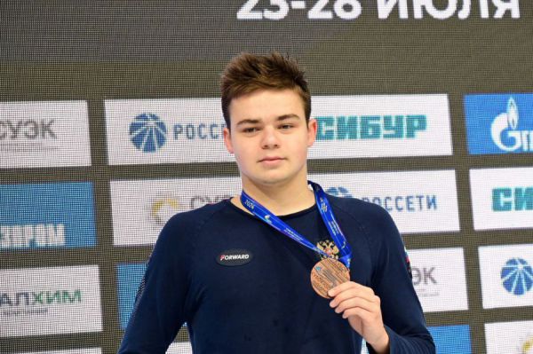 Денис Паслер назначил именные стипендии 585 свердловским спортсменам