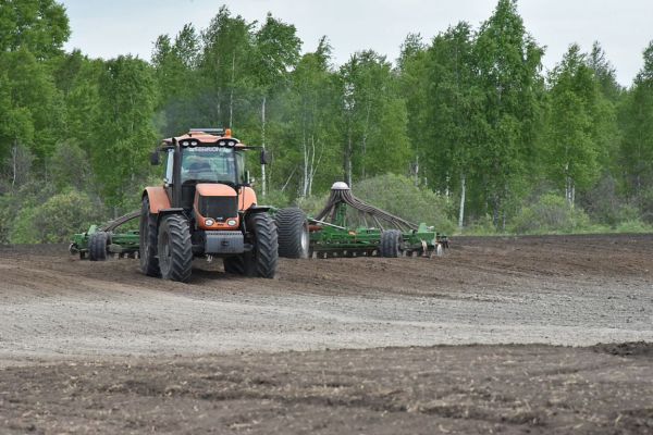 Свердловские аграрии завершают подготовку техники к посевной