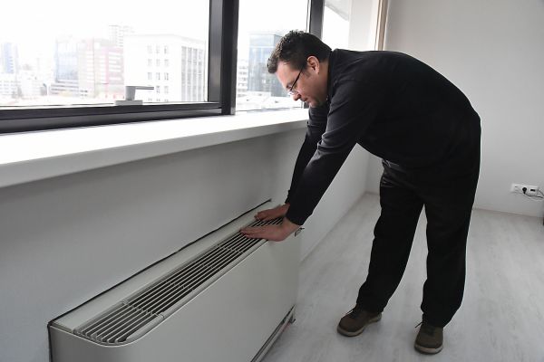 В каждый второй дом области дали тепло. Куда звонить, если батареи холодные