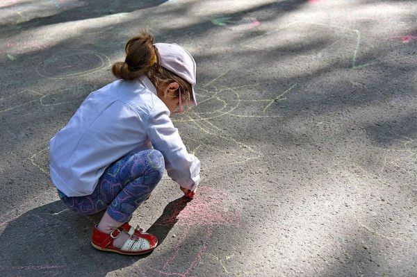 Выплаты на детей, защита заемщиков: какие законы вступают в силу в мае 2022 года