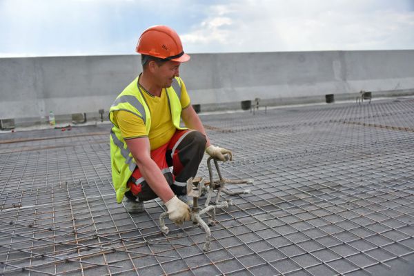 На улице Сулимова завершили затянувшийся ремонт теплотрассы