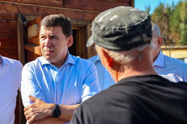 Губернатор Куйвашев проверил, как восстанавливают Шайдуриху после пожара